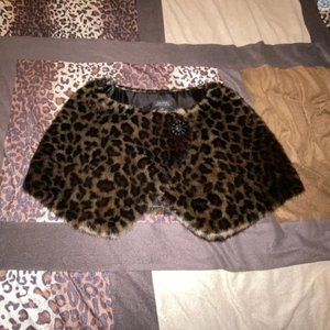 Leopard faux fur capelet